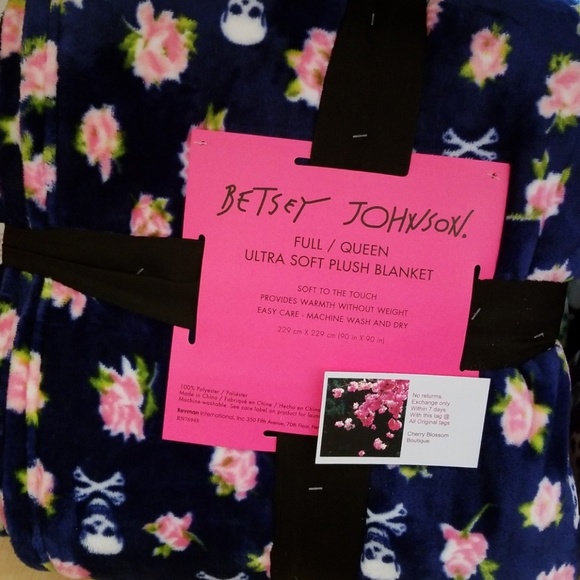 Betsey Johnson Accessories - Sat Sale Betsey Johnson skull blanket ultra soft